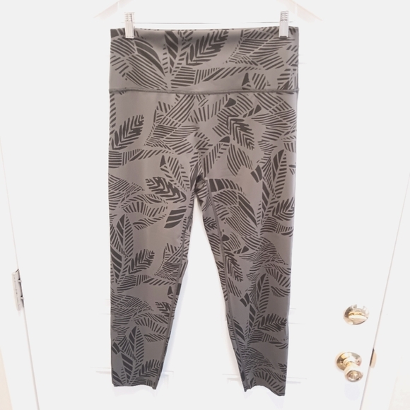 Aerie Chill Play Move Legging High Waist XL Short Cut Off Hem - Picture 1 of 16
